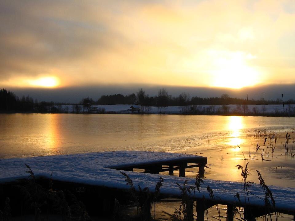 Nõuni järv talvel - taevas oli justkui mitu päikest